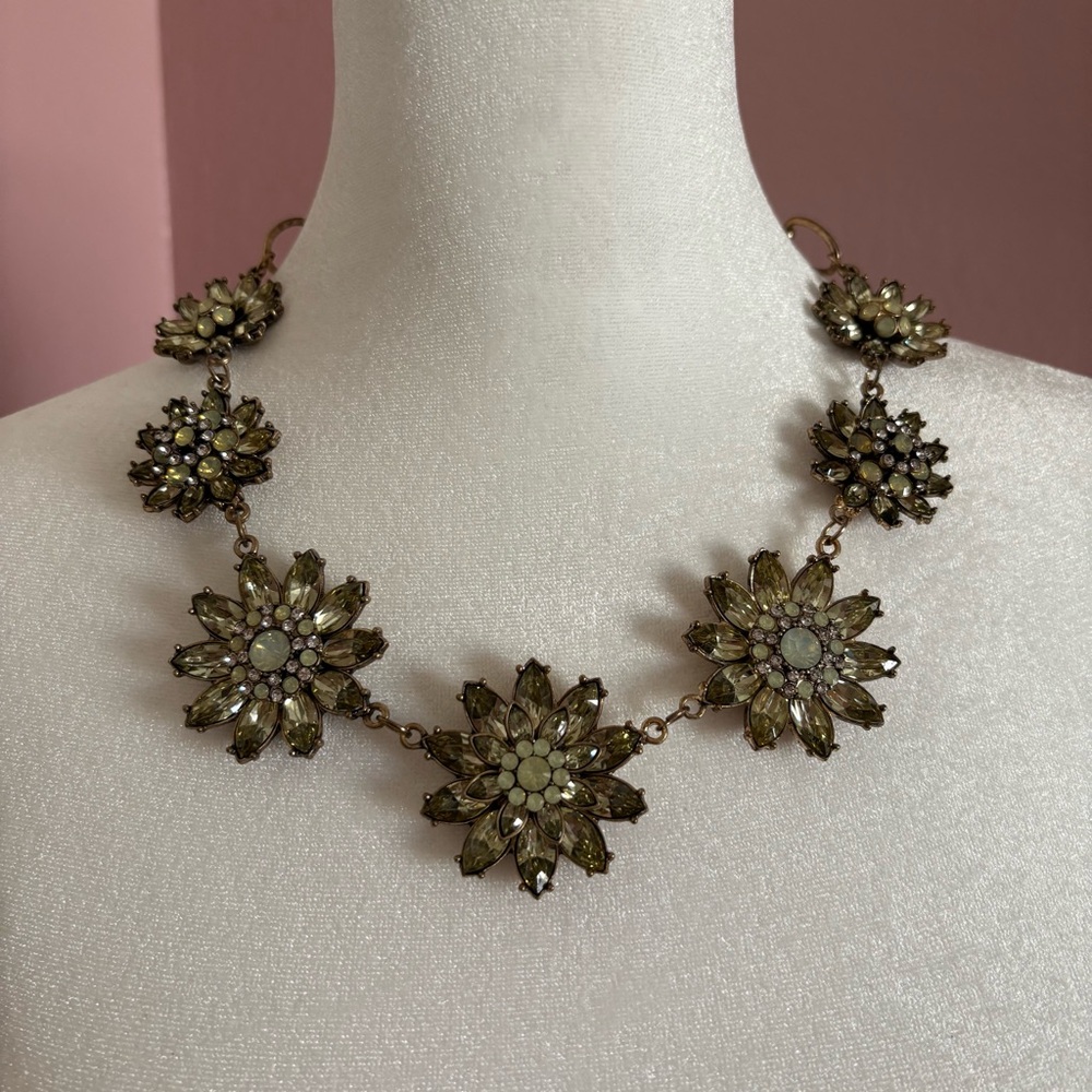 Fashion Statement Necklace in Gunmetal/Clear/Ivory